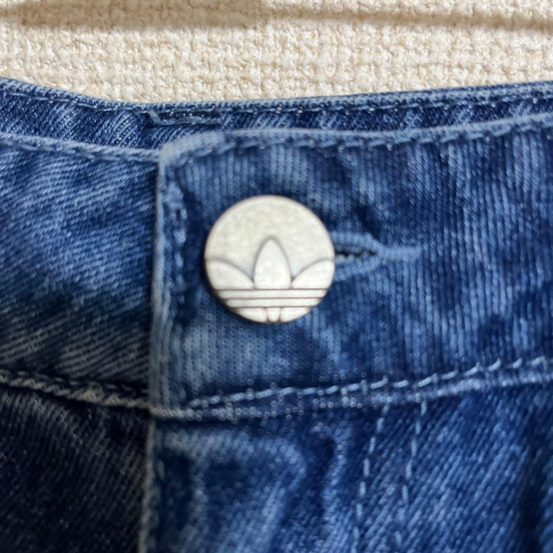 adidas スリーストライプス デニムパンツ