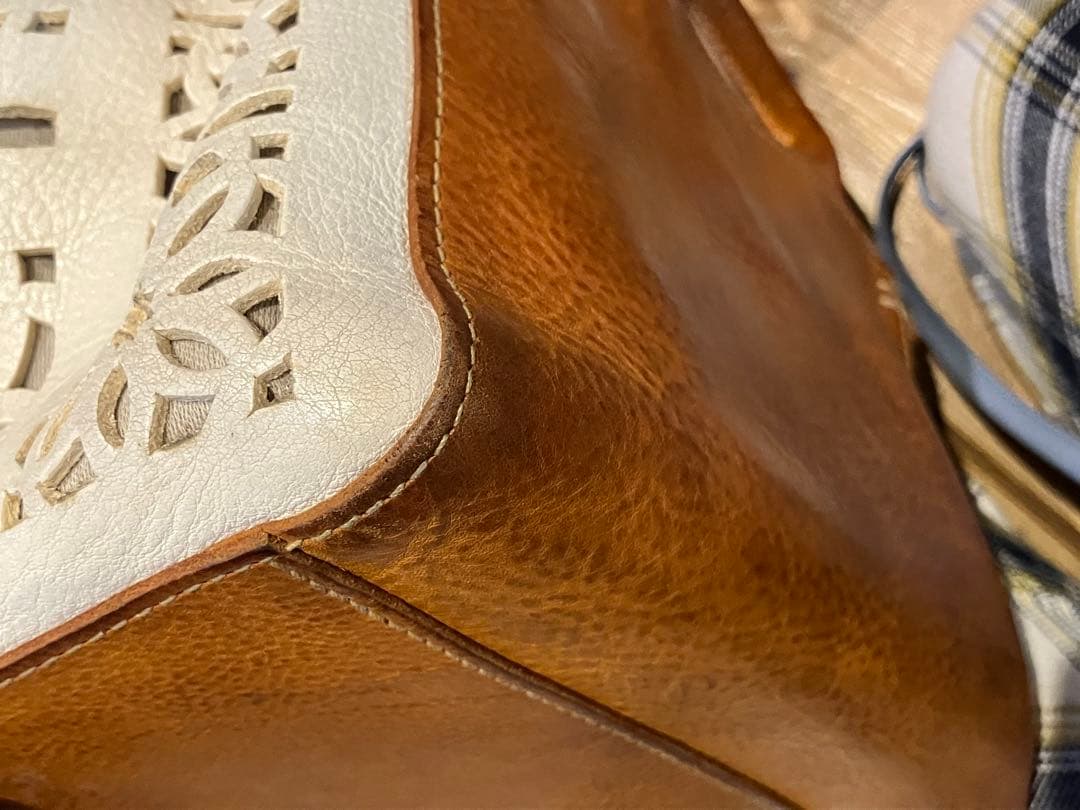 gentenキュービック カットワークトートバッグ、ミニ財布、手入れ用品セット