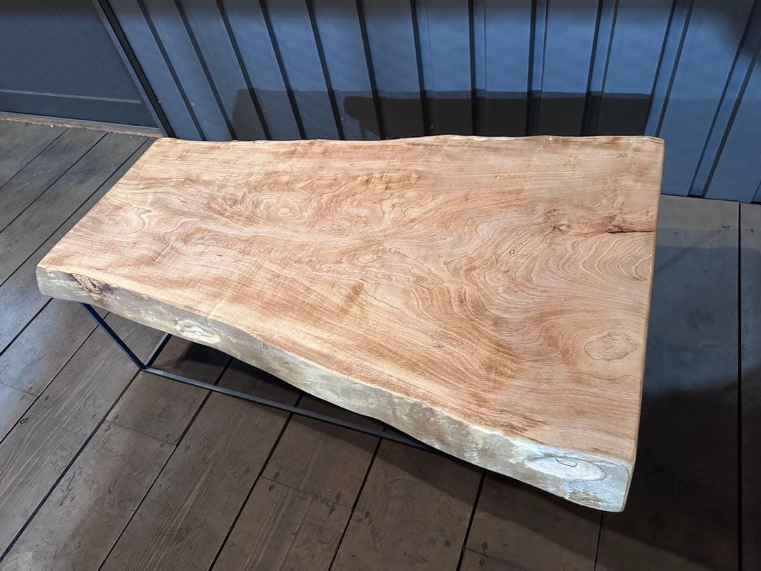 一枚板テーブル　栃　トチ　アイアン　ローテーブル　ソファーテーブル　別荘　民泊