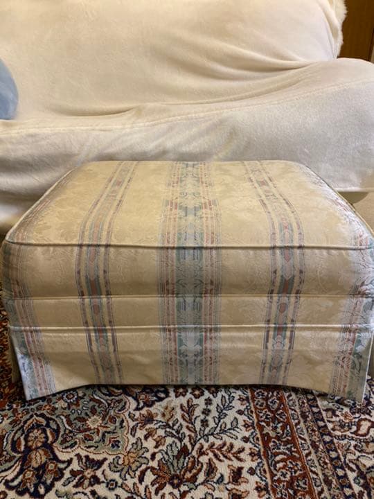 トーマスビル　オットマン　大塚家具