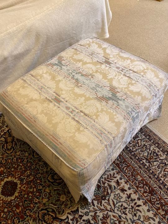 トーマスビル　オットマン　大塚家具