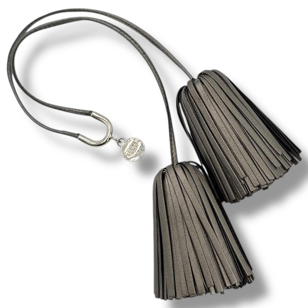 美品 LOEWE ロエベ レザー タッセル フリンジ チャーム キーホルダー