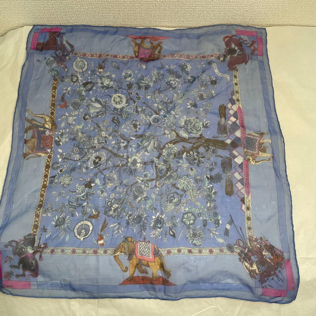 エルメス　HERMES シルクスカーフ 花と動物のモチーフ