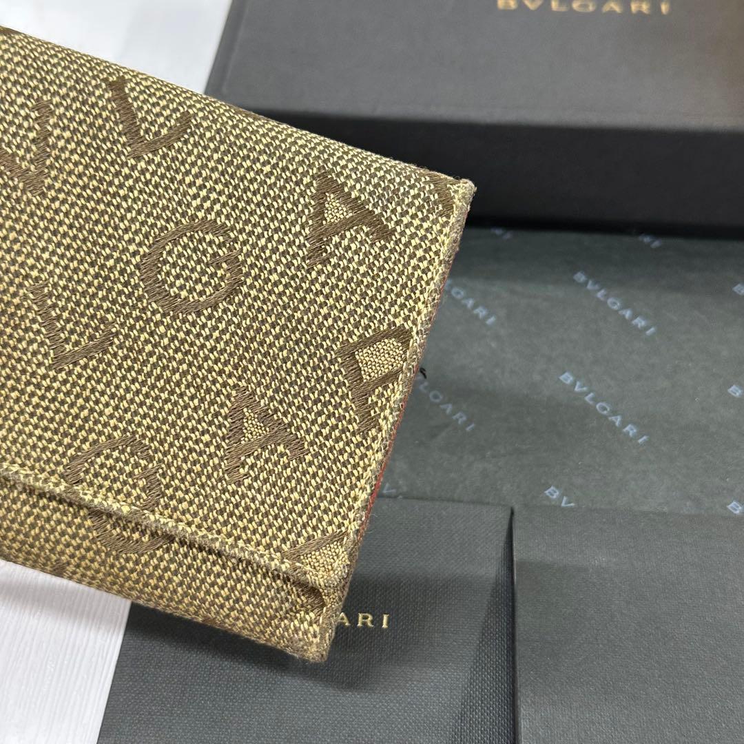 新品同様‼️ ブルガリ　BVLGARI 財布　二つ折り　長財布　ロゴマニア