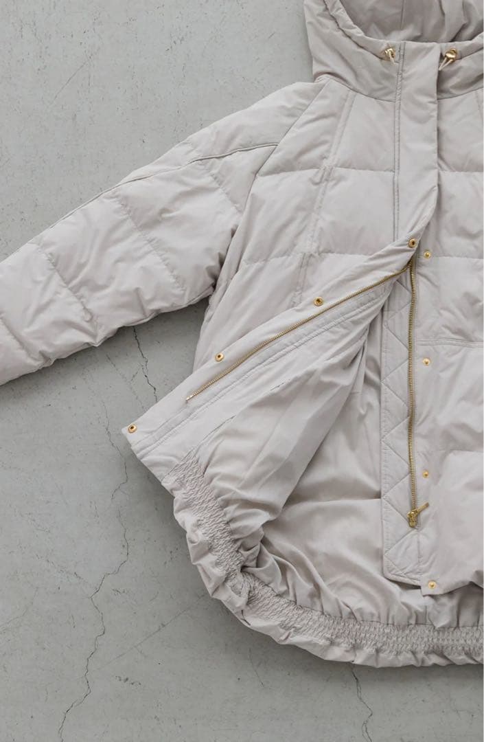 新品タグ付き　kuih クイ ストレッチフードミドルピュアダウン