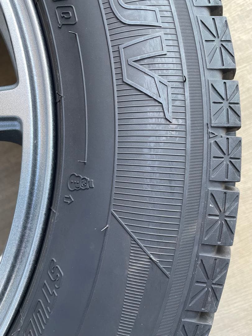 225/60R17スタッドレスタイヤホイール4本セット