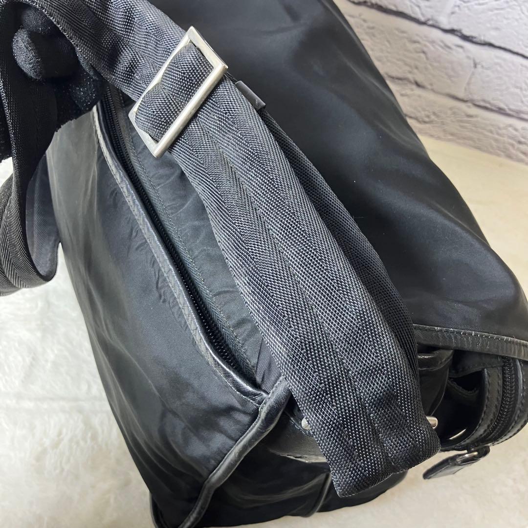 プラダ✨三角ロゴ 大容量 A4 2層式 メッセンジャーバッグ ショルダー 黒