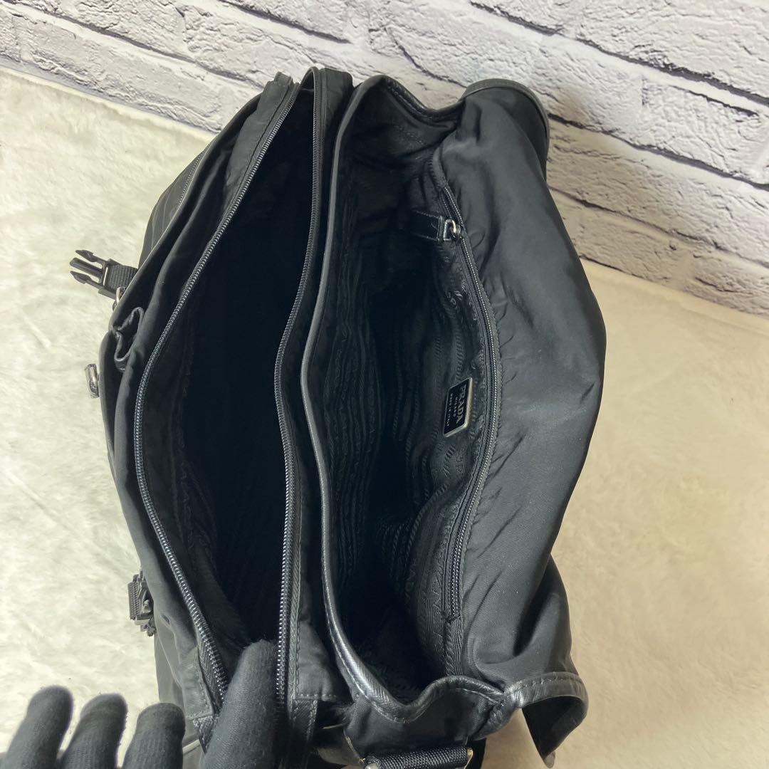 プラダ✨三角ロゴ 大容量 A4 2層式 メッセンジャーバッグ ショルダー 黒