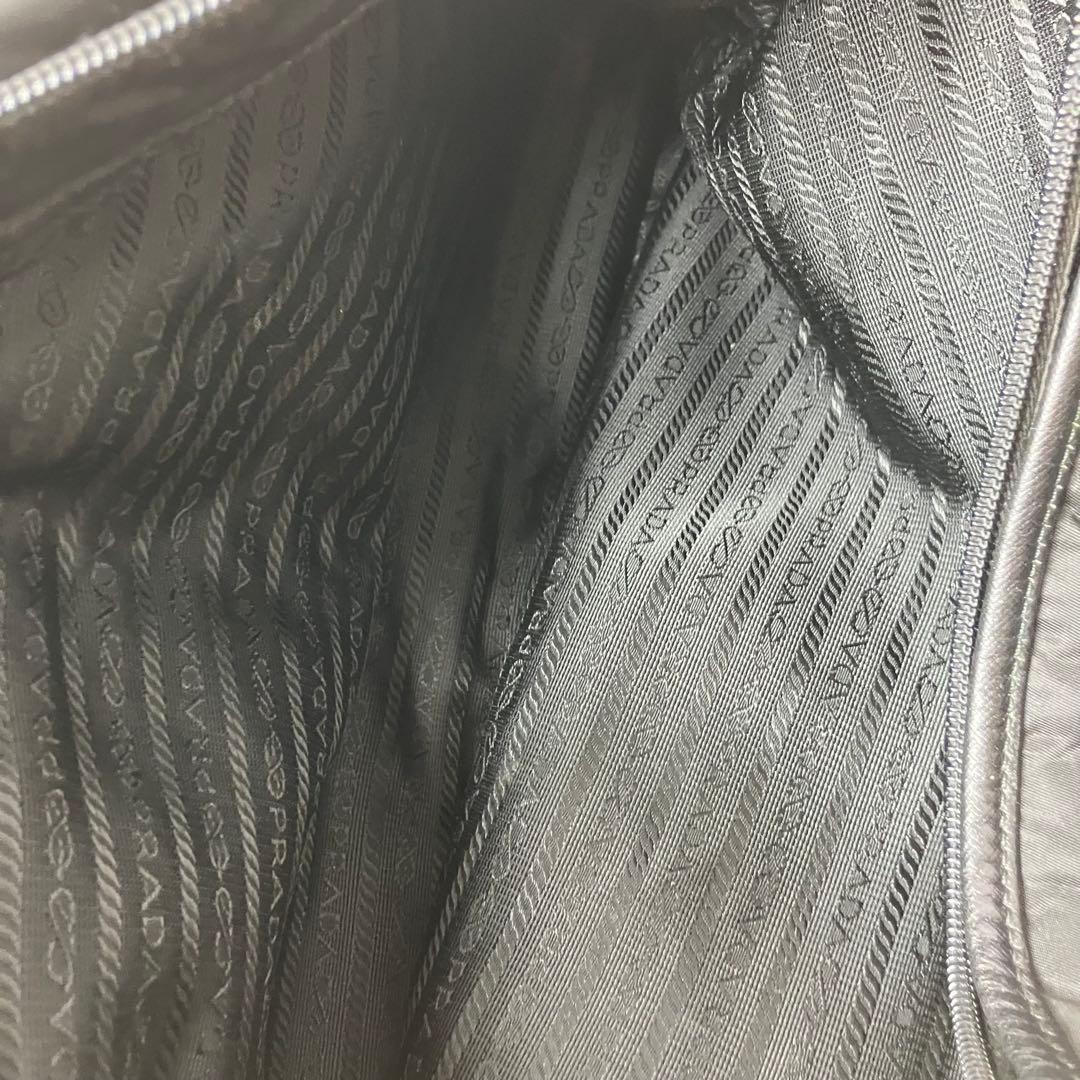 プラダ✨三角ロゴ 大容量 A4 2層式 メッセンジャーバッグ ショルダー 黒