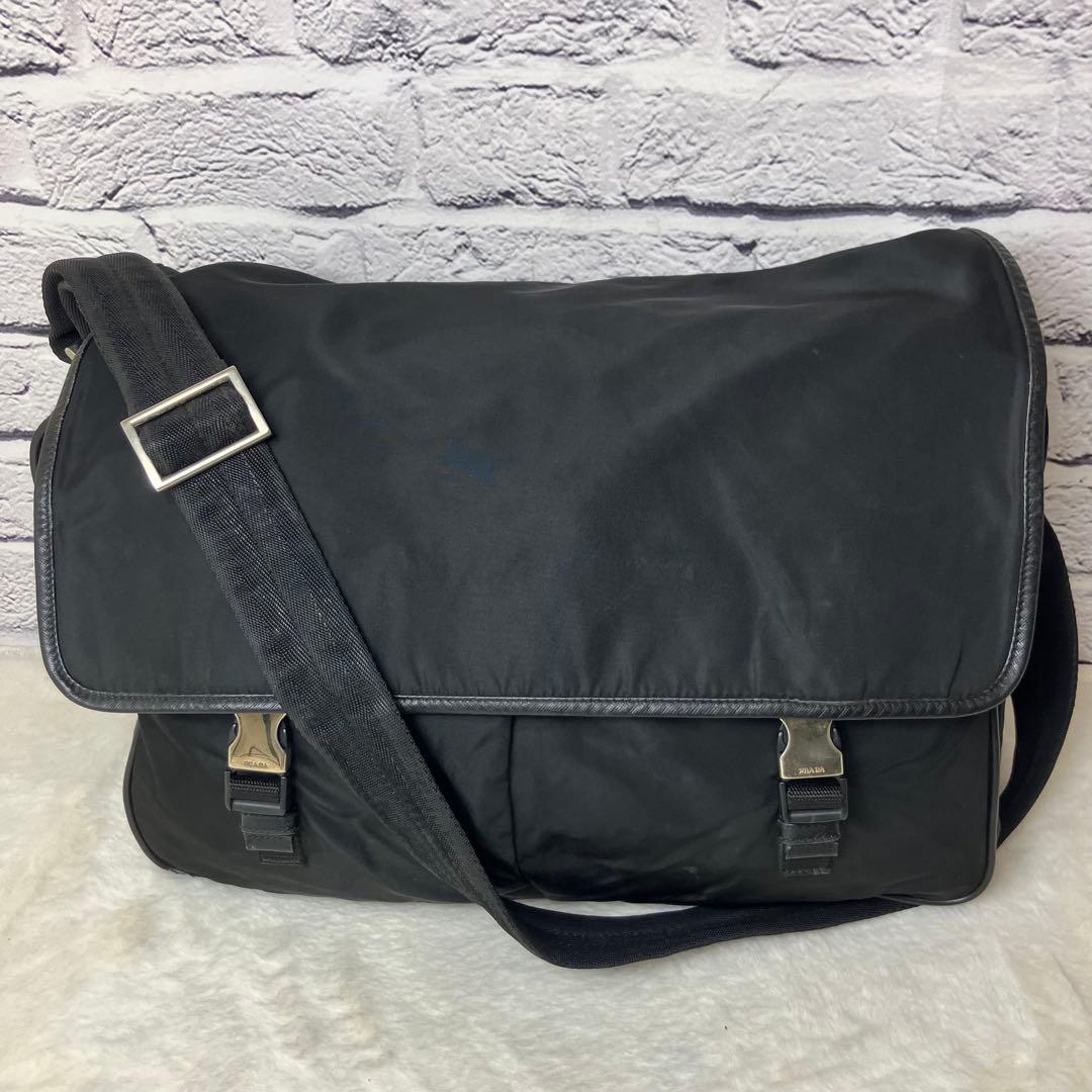 プラダ✨三角ロゴ 大容量 A4 2層式 メッセンジャーバッグ ショルダー 黒