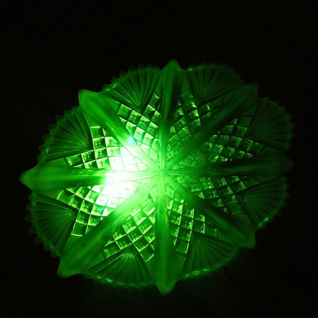 骨董　時代プレス　乳白色暈しカナリアイエロー　切子調プレス　プレート