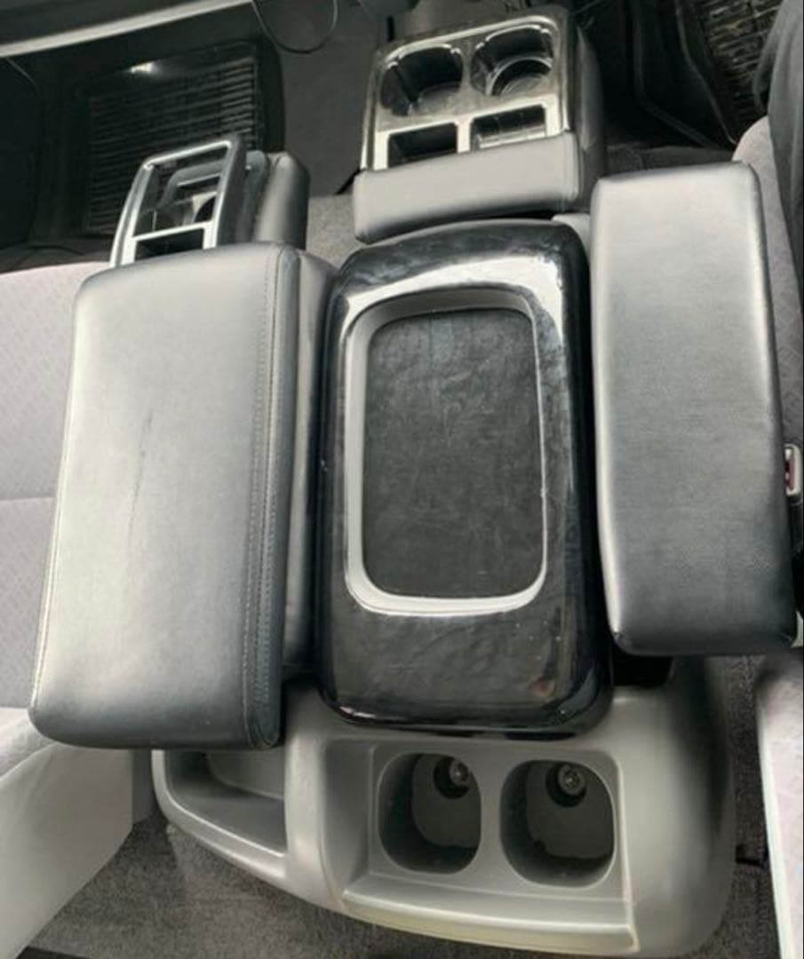 ハイエース200系ワイド ブラックセンターコンソール