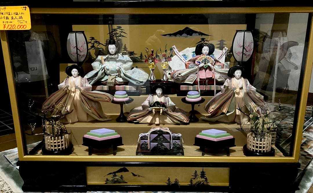 雛人形ガラスケース・オルゴール付き