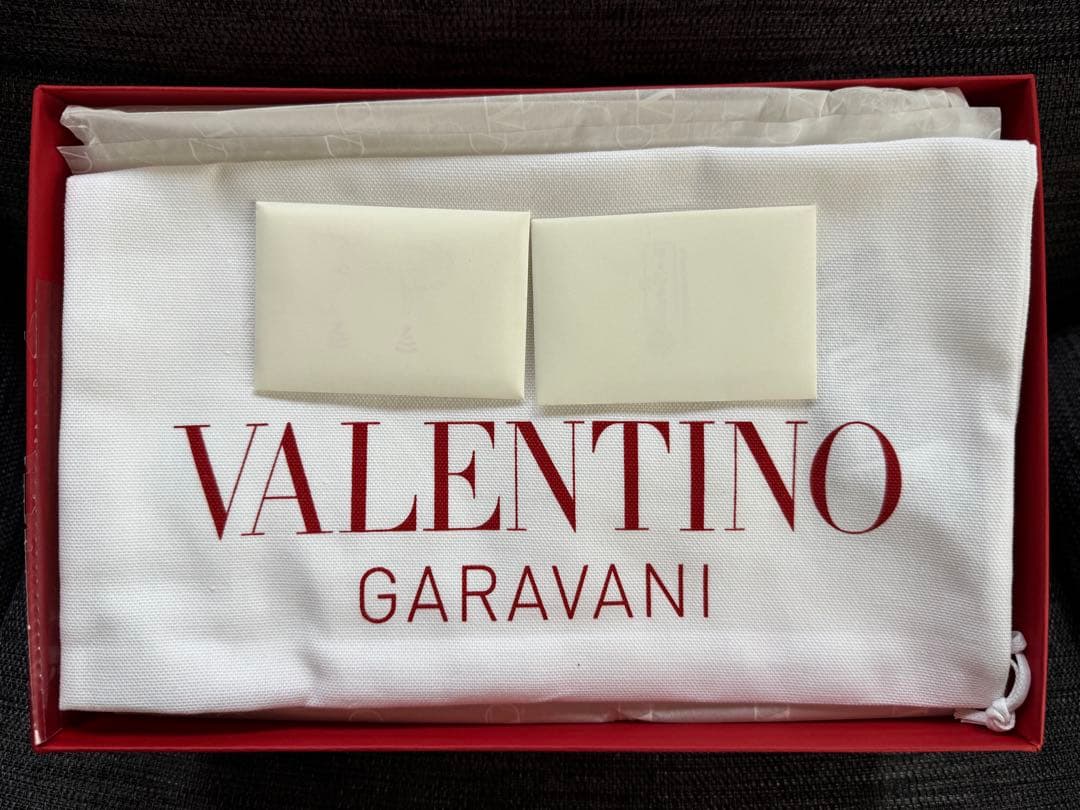 【新品未使用】　VALENTINO ロックスタッズ パンプス