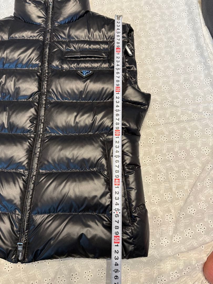 PRADA ブラック ダウンベスト　バレンタイン価格