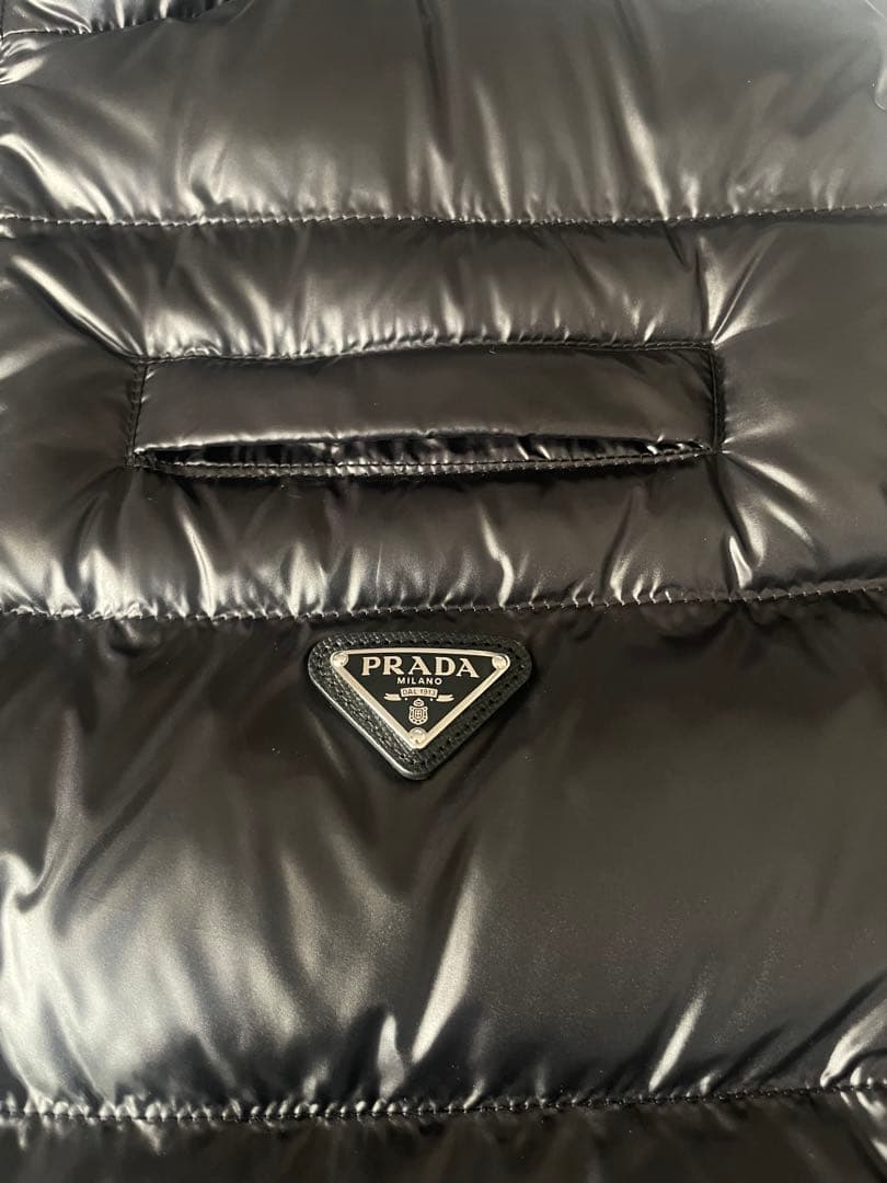 PRADA ブラック ダウンベスト　バレンタイン価格