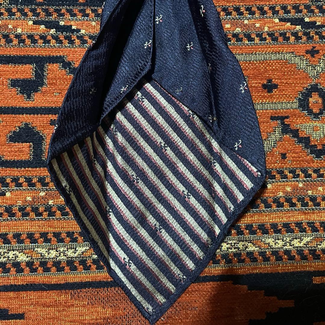 アットヴァンヌッチ　ネクタイ