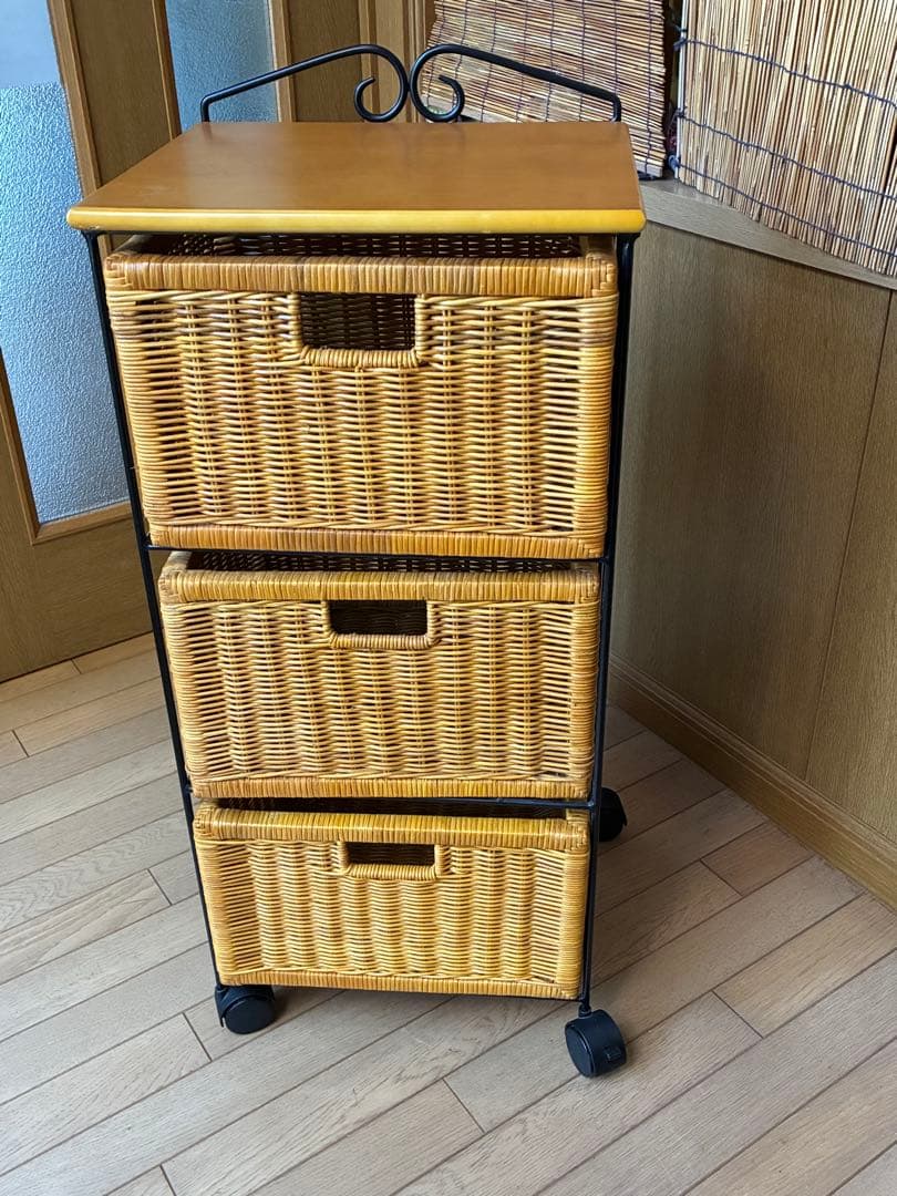 美品ラタンの棚