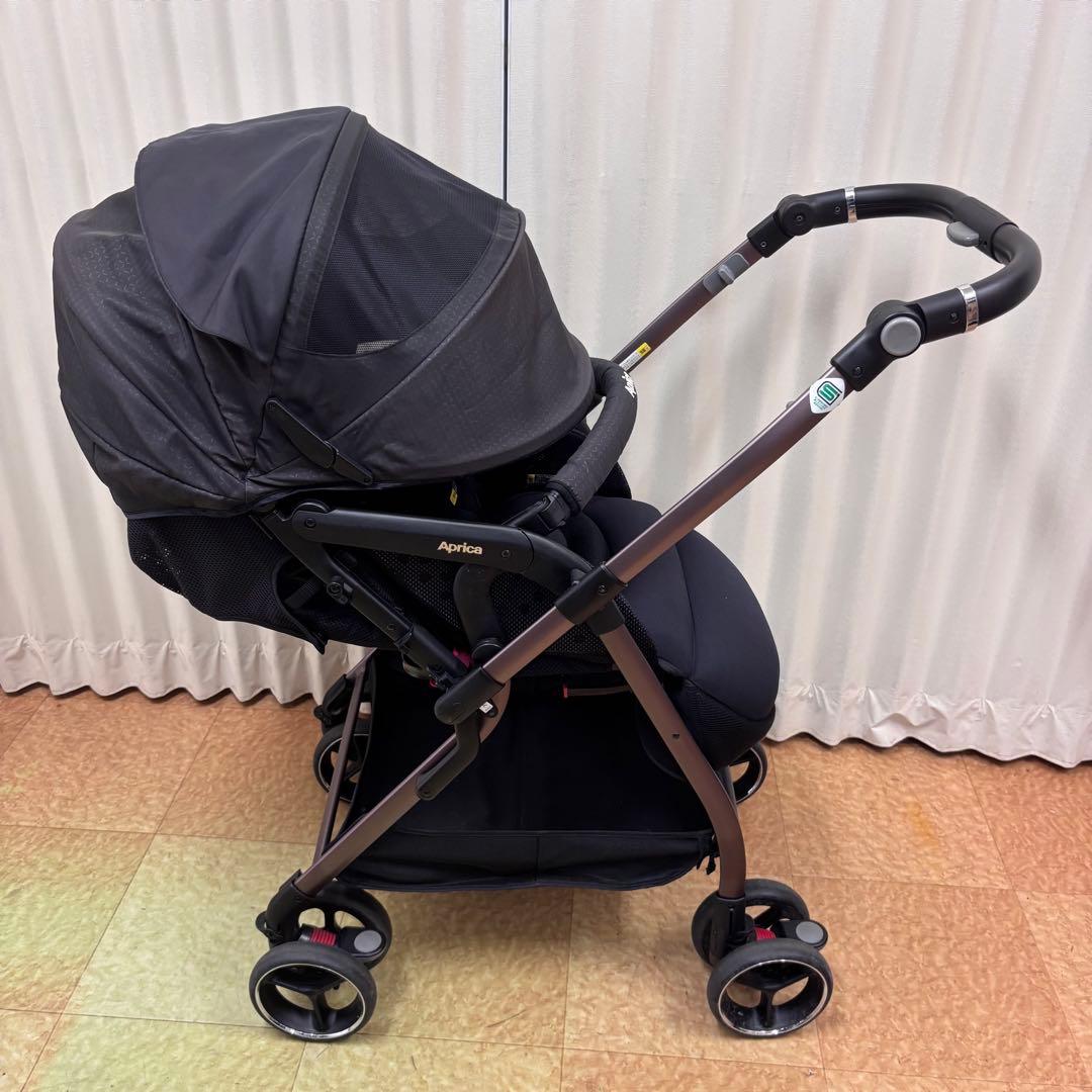 クリーニング済☆綺麗☆アップリカ　オプティアクッション　プレミアム　革調ハンドル