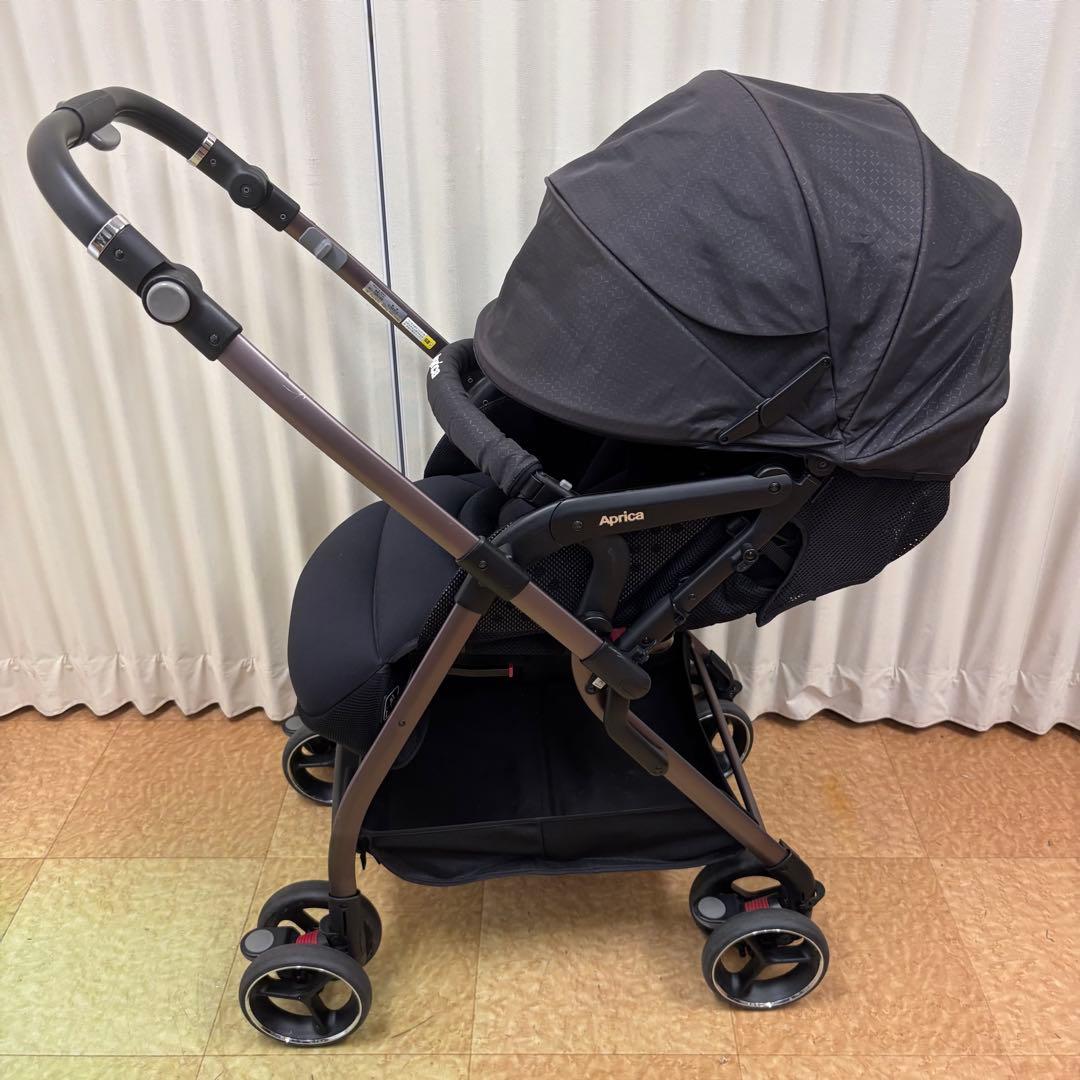 クリーニング済☆綺麗☆アップリカ　オプティアクッション　プレミアム　革調ハンドル