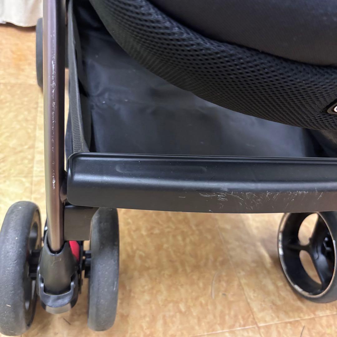 クリーニング済☆綺麗☆アップリカ　オプティアクッション　プレミアム　革調ハンドル