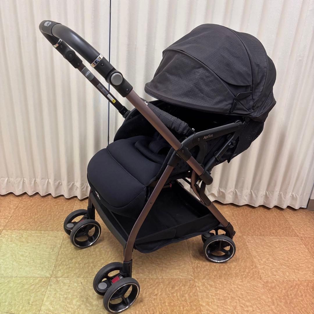 クリーニング済☆綺麗☆アップリカ　オプティアクッション　プレミアム　革調ハンドル