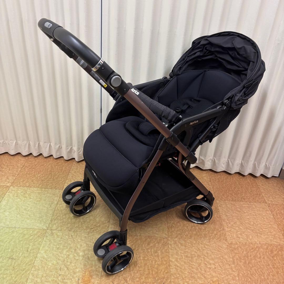 クリーニング済☆綺麗☆アップリカ　オプティアクッション　プレミアム　革調ハンドル