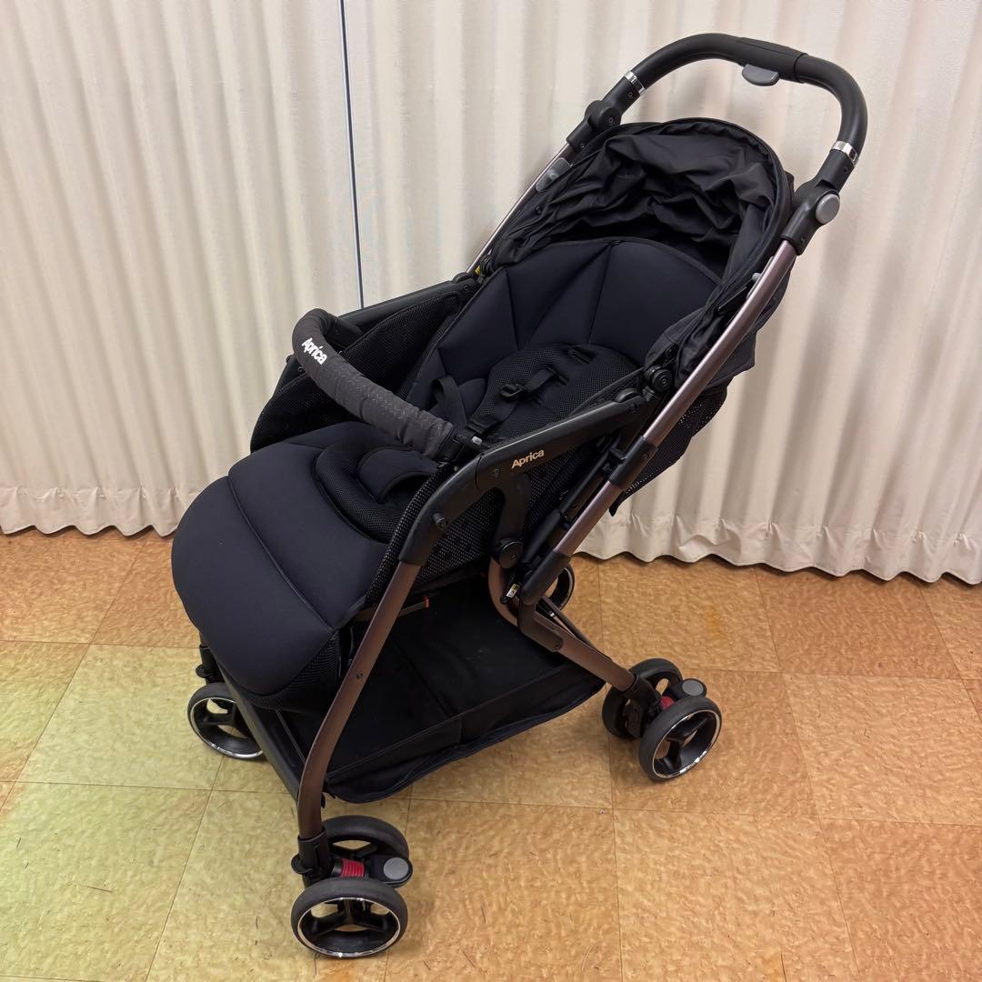 クリーニング済☆綺麗☆アップリカ　オプティアクッション　プレミアム　革調ハンドル