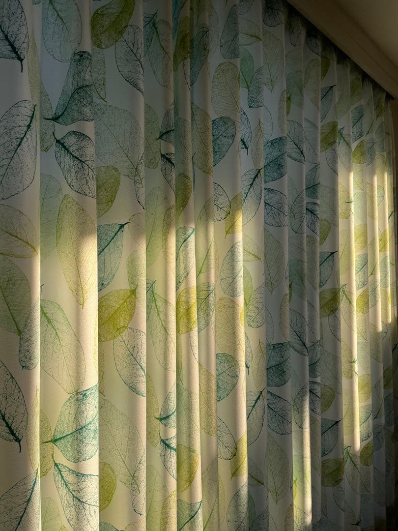 美品　ニトリ オーダーカーテン 形状記憶加工　2枚セット