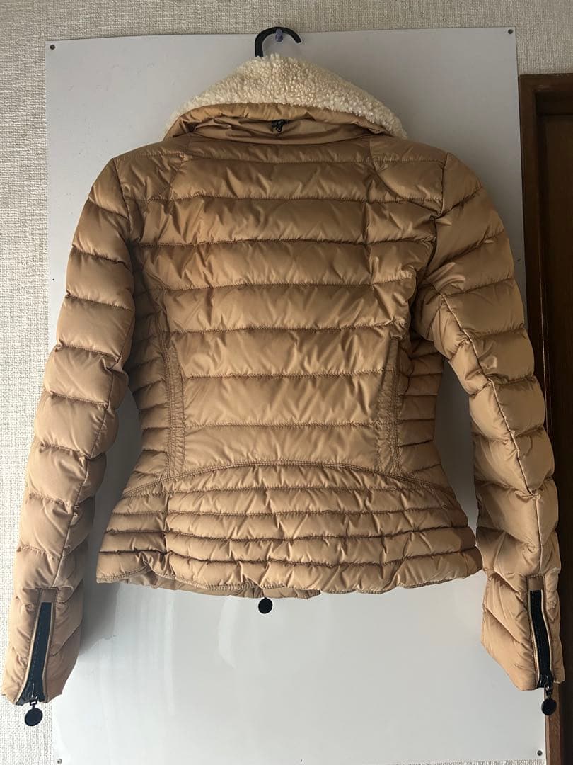 【ラスト3時間セール！】MONCLER ベージュ ダウンジャケット