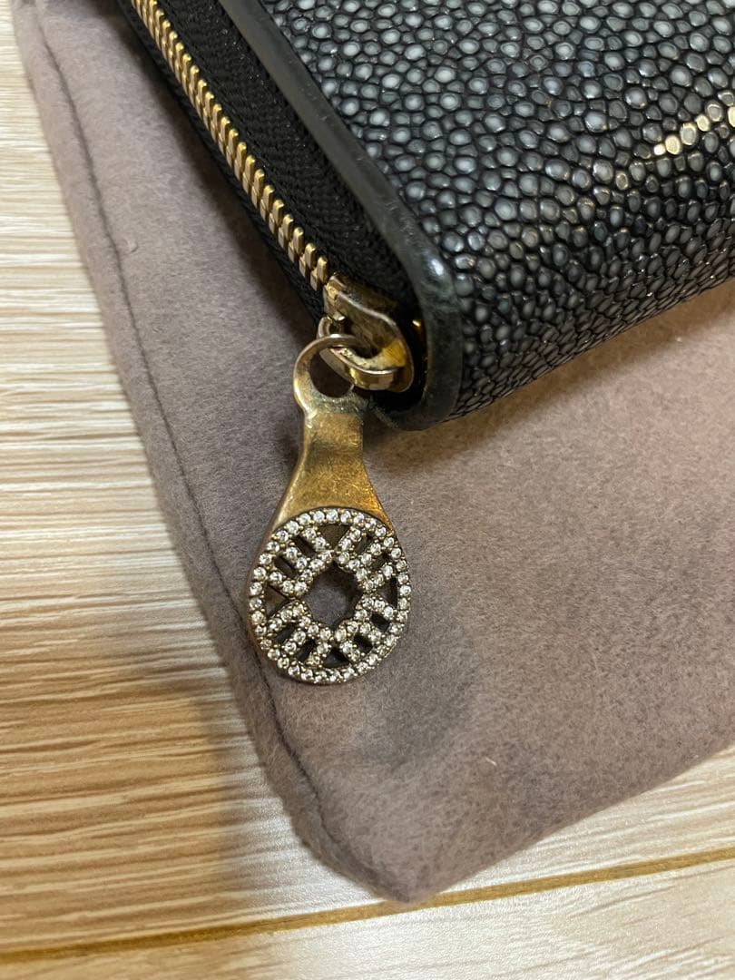 本日特別値引き中！muta ガルーシャ・LARGE ZIP 長財布