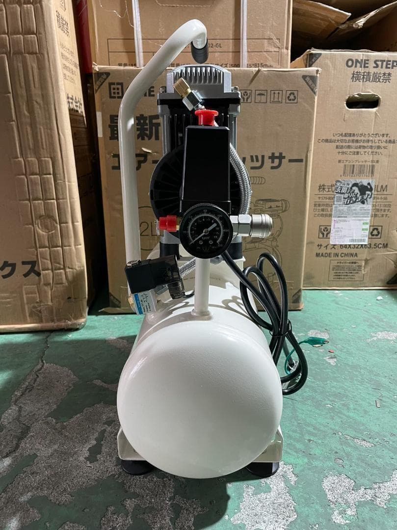 中古エアコンコンプレッサー 100v　静音　小型　オイルレス　12L