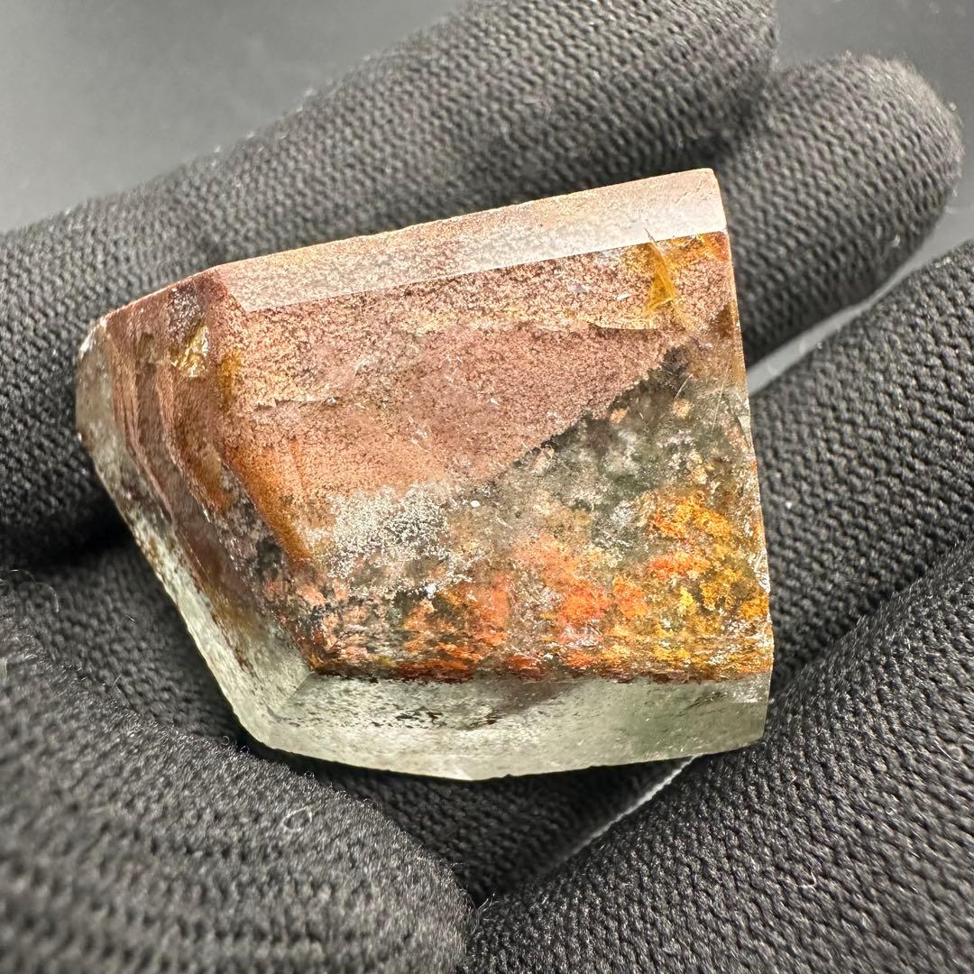 ガーデンクォーツピンクオレンジ花畑ファントム有レインボー入り天然石フリーカット