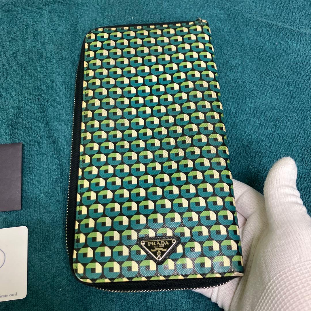 PRADA 幾何学模様 長財布