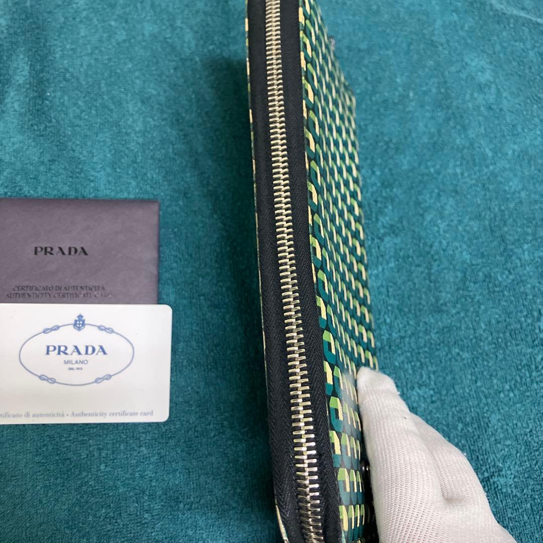PRADA 幾何学模様 長財布