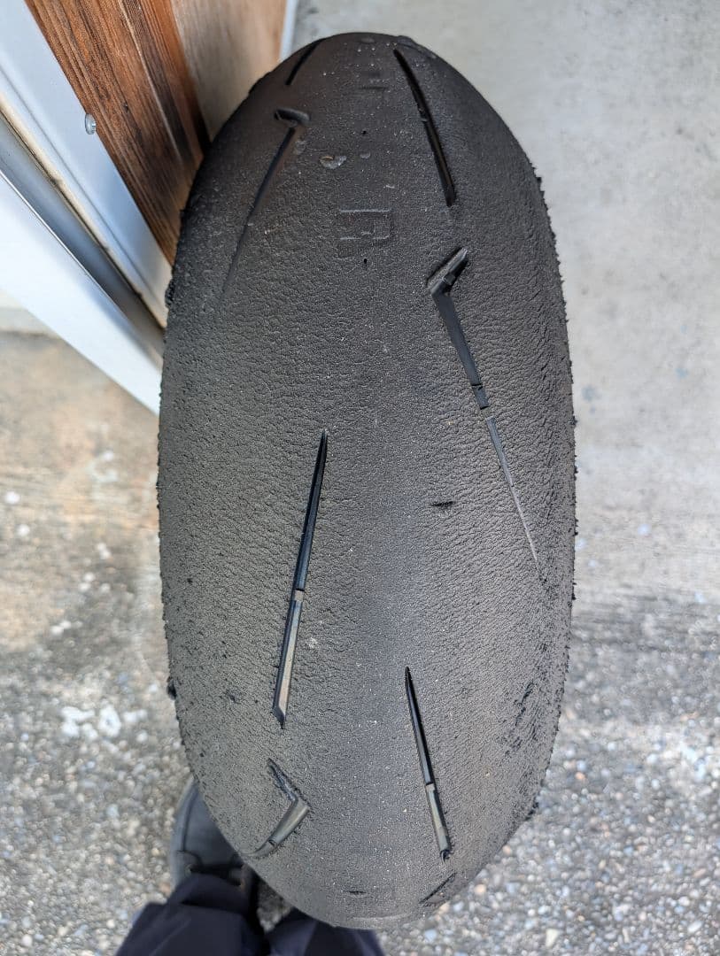 ピレリ スーパーコルサv4 sc1 200/55 リア タイヤ