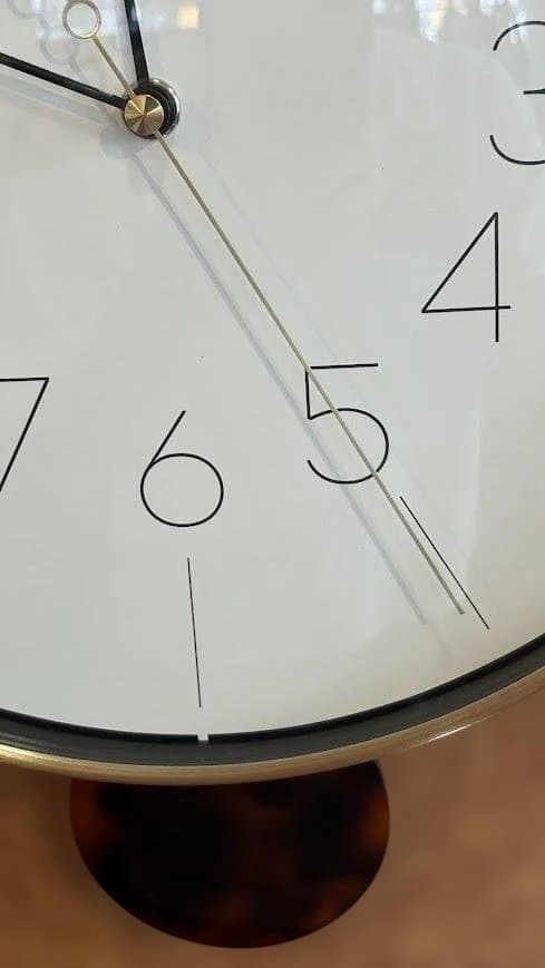 コチコチ音なし★ウォールクロック 時計 振り子時計★掛時計　インターフォルム