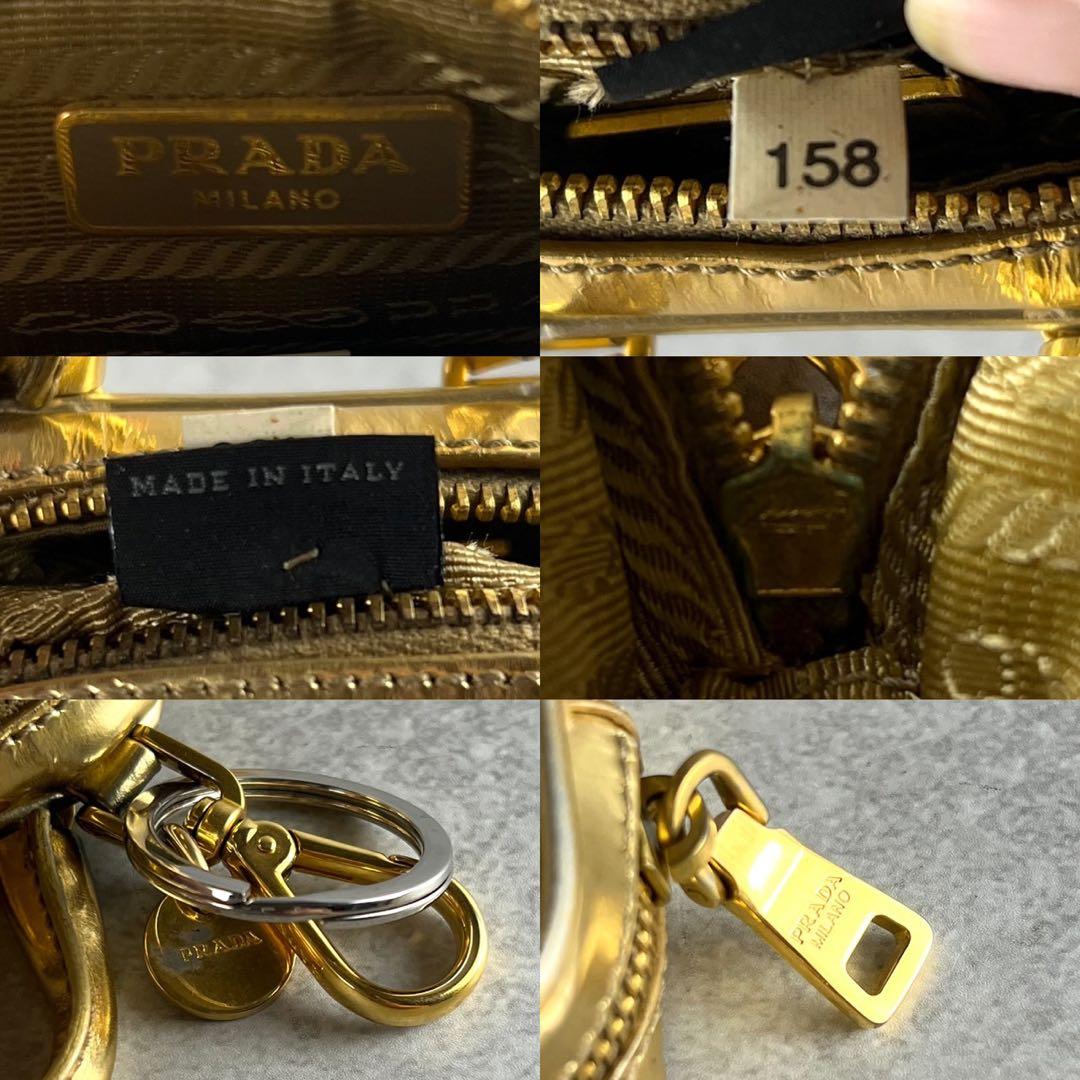美品✨PRADA ハンドバッグ チャーム 三角ロゴプレート レザー キーホルダー