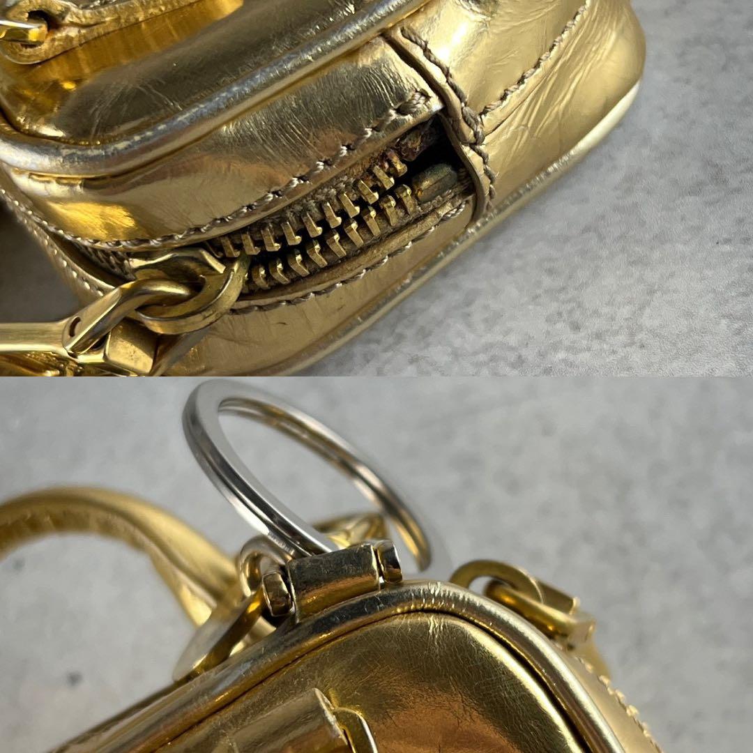 美品✨PRADA ハンドバッグ チャーム 三角ロゴプレート レザー キーホルダー