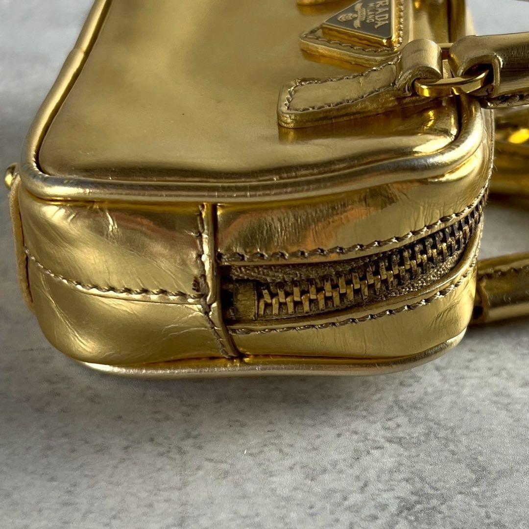 美品✨PRADA ハンドバッグ チャーム 三角ロゴプレート レザー キーホルダー