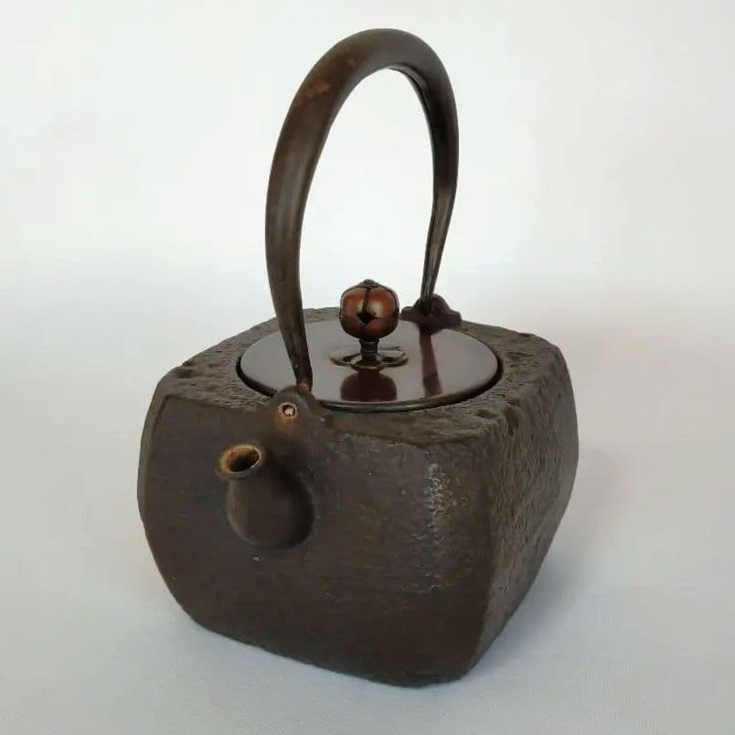 煎茶　鉄瓶　四角い鉄瓶