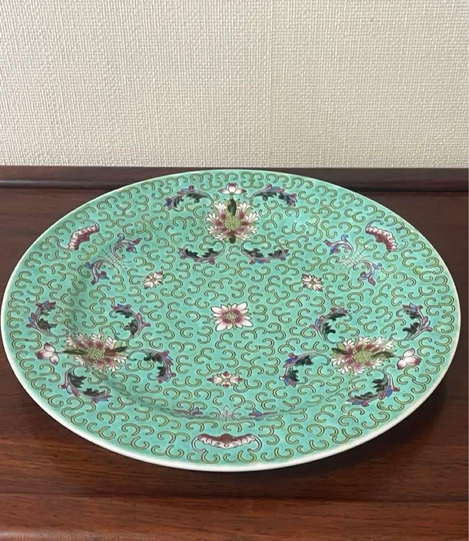 景德鎮早期中國國貨公司出品。洋綠色蝙蝠双壽洋菊柄大皿2枚。未使用希少美品。
