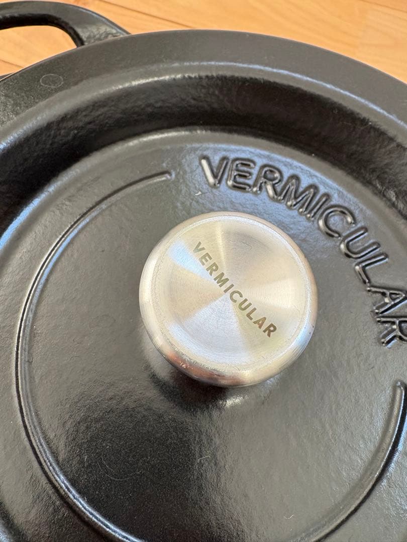 バーミキュラ オーブンポットラウンド22cm（ブラック)