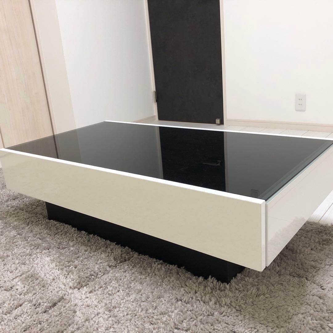 ガラステーブル　リビングテーブル