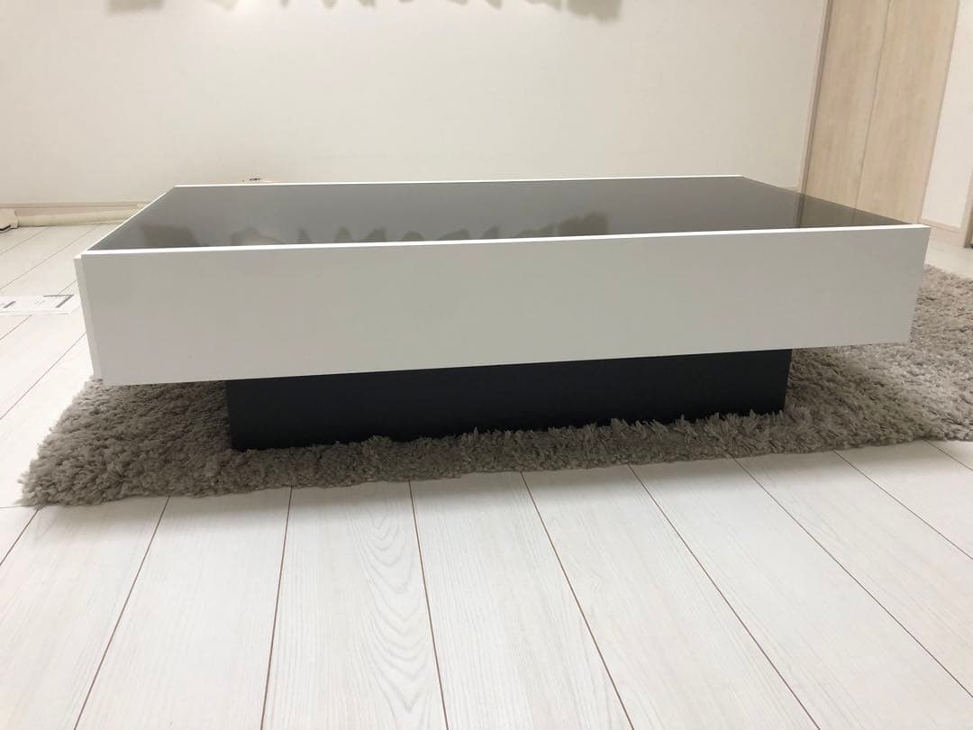 ガラステーブル　リビングテーブル