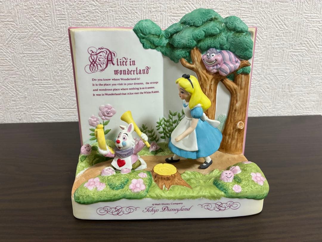 東京ディズニーランド　不思議の国のアリス　陶器　置物