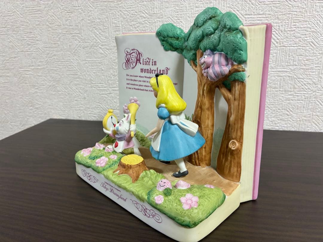 東京ディズニーランド　不思議の国のアリス　陶器　置物