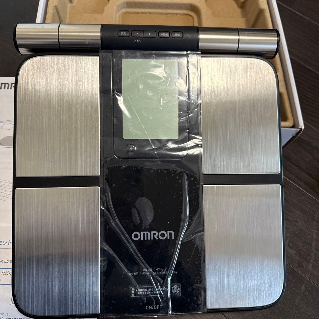 OMRON 体脂肪計・体組成計　KRD-703T オムロン