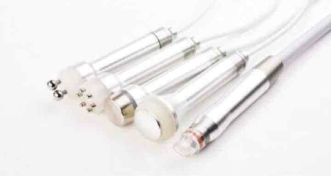 ハイドラフェイシャルやその他の美容機器 エステ機器　美容機器　美顔器