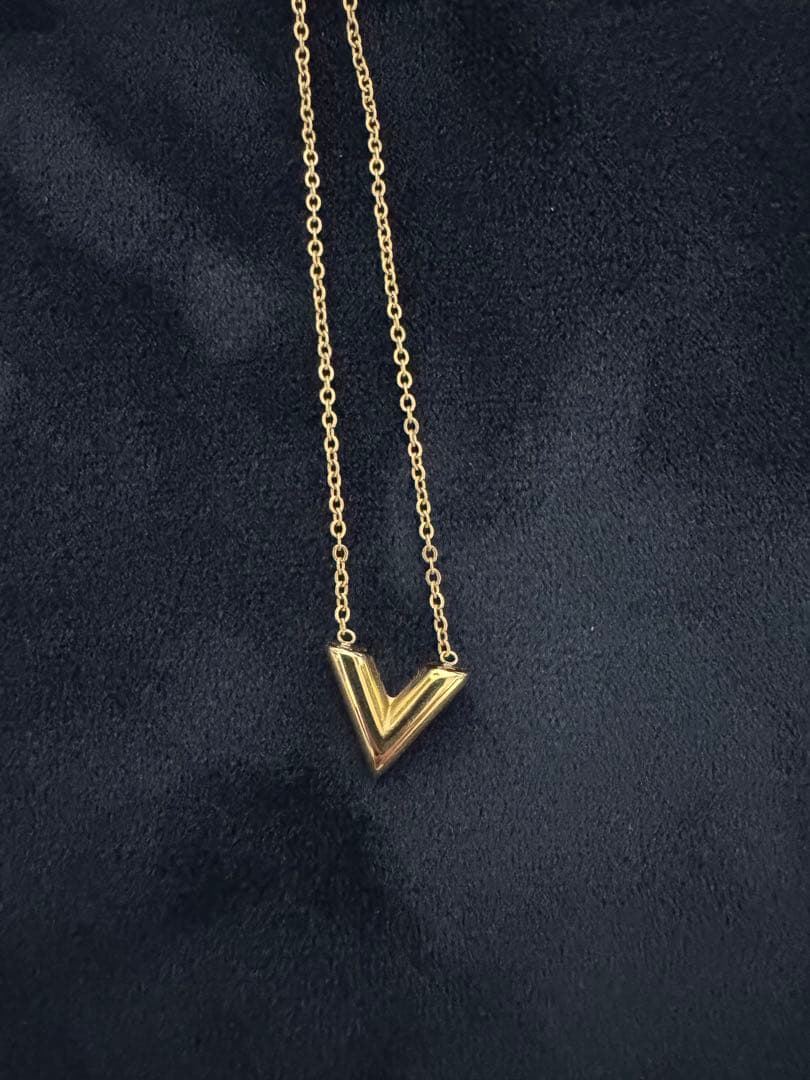 Louis Vuitton ゴールド V字型ネックレス
